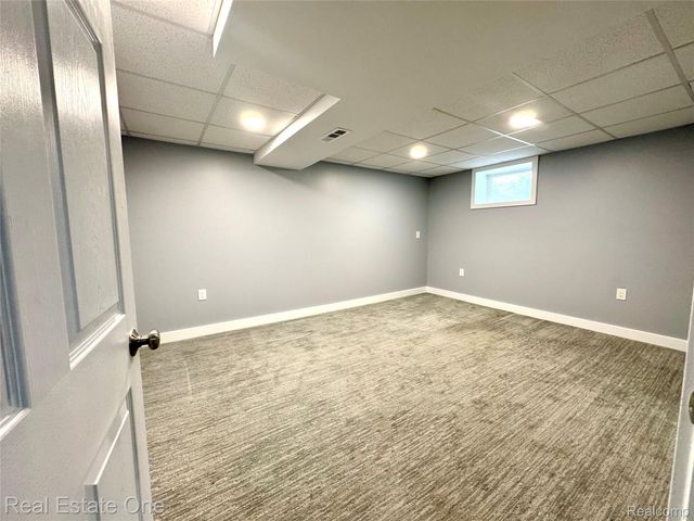 2171 Crystal Drive 28, Rochester Hills, MI 48309