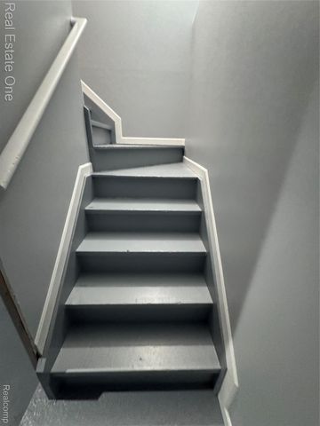 2171 Crystal Drive 28, Rochester Hills, MI 48309