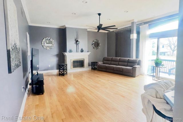 2171 Crystal Drive 28, Rochester Hills, MI 48309