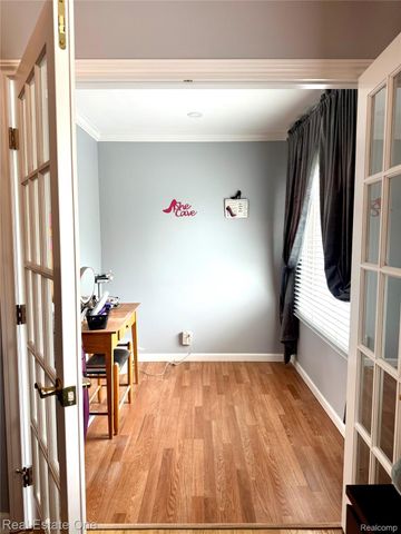 2171 Crystal Drive 28, Rochester Hills, MI 48309