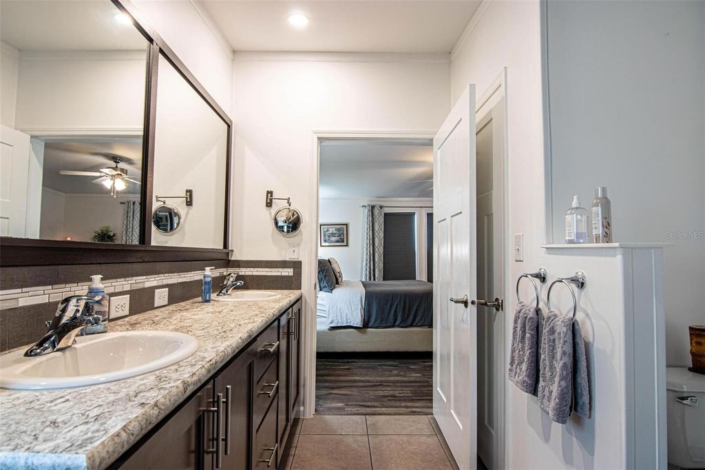 Image 24 of property listing at 417 SNEAD DRIVE, North Fort Myers, FL 33903