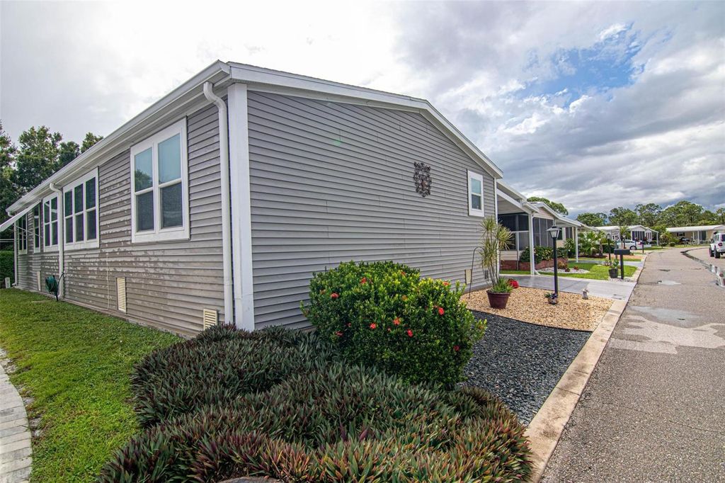 Image 43 of property listing at 417 SNEAD DRIVE, North Fort Myers, FL 33903