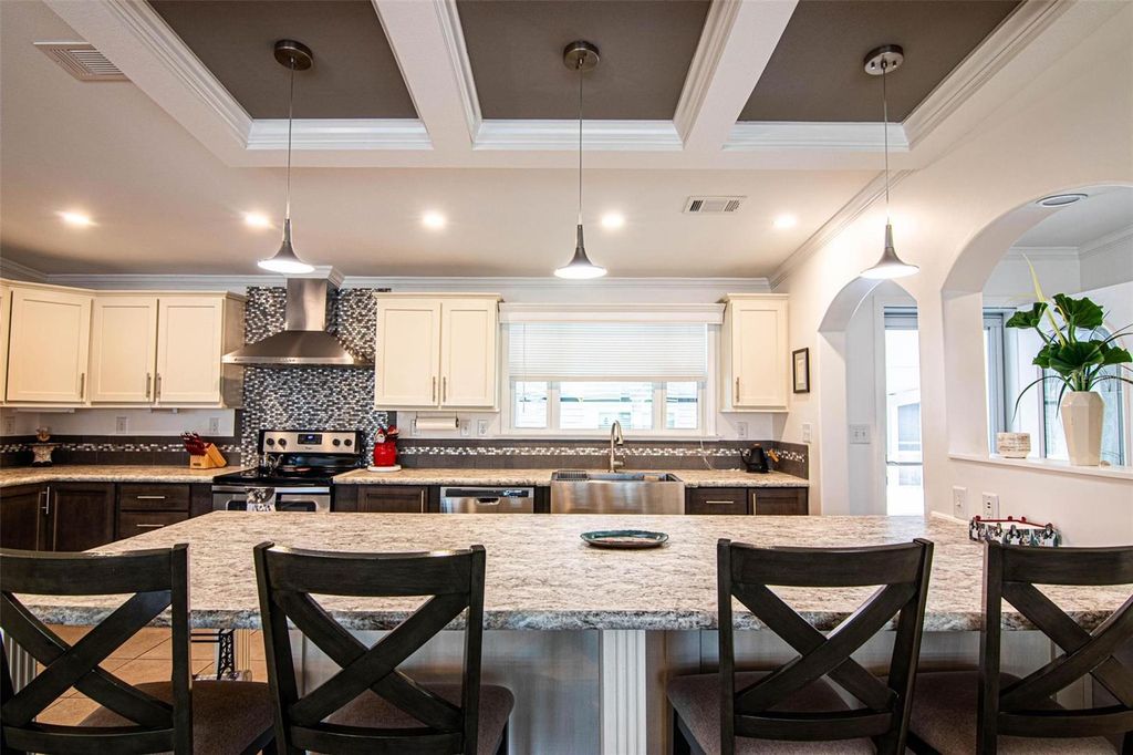 Image 7 of property listing at 417 SNEAD DRIVE, North Fort Myers, FL 33903