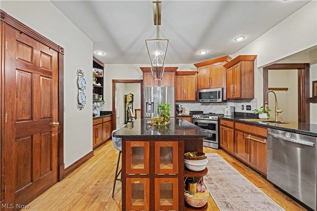 8851 Spring Valley Drive, Broadview Heights, OH 44147