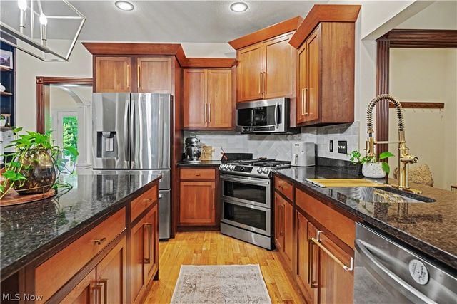 8851 Spring Valley Drive, Broadview Heights, OH 44147