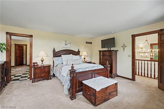 8851 Spring Valley Drive, Broadview Heights, OH 44147