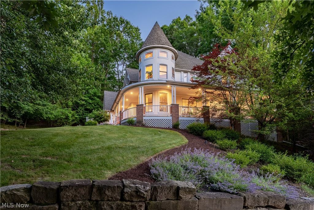 8851 Spring Valley Drive, Broadview Heights, OH 44147