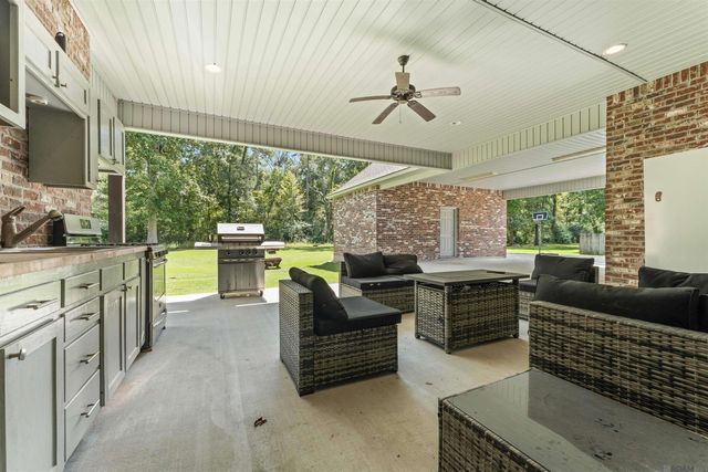 9508 W Blount Rd, Denham Springs, LA 70706