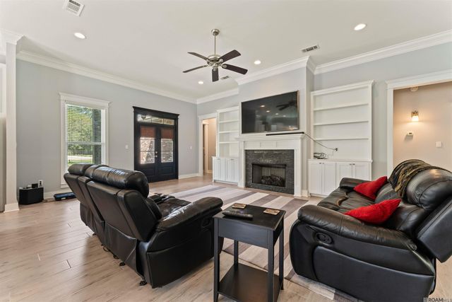 9508 W Blount Rd, Denham Springs, LA 70706