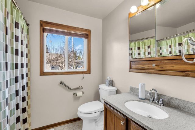 2420 Marshall SQUARE, Kansasville, WI 53139