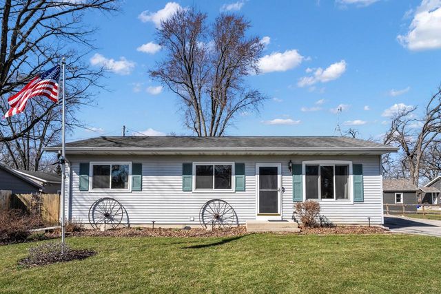 2420 Marshall SQUARE, Kansasville, WI 53139