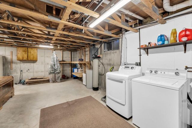 2420 Marshall SQUARE, Kansasville, WI 53139