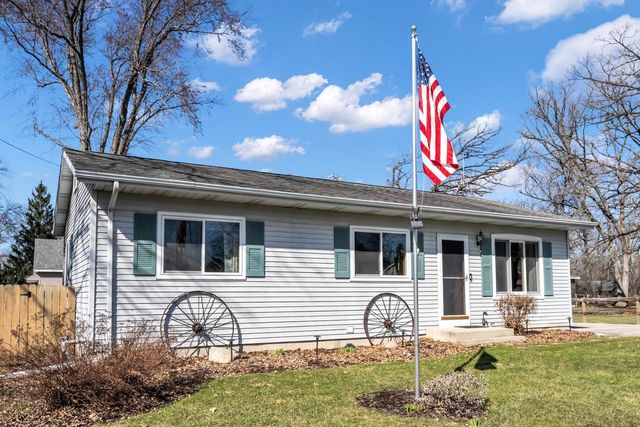 2420 Marshall SQUARE, Kansasville, WI 53139