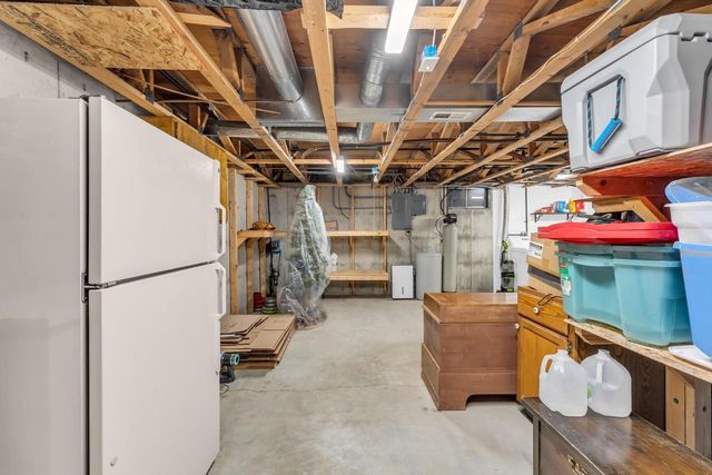 2420 Marshall SQUARE, Kansasville, WI 53139