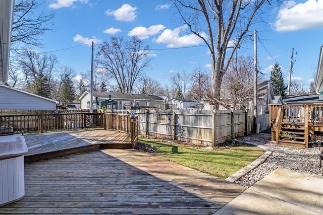 2420 Marshall SQUARE, Kansasville, WI 53139