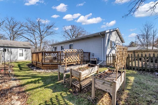 2420 Marshall SQUARE, Kansasville, WI 53139