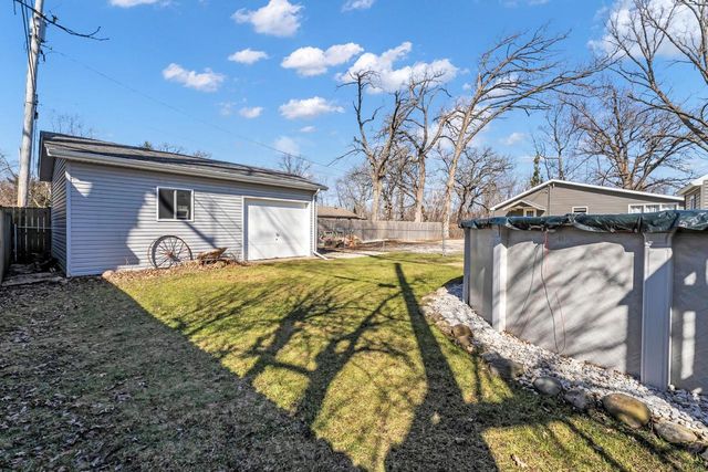 2420 Marshall SQUARE, Kansasville, WI 53139