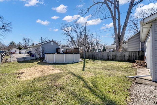 2420 Marshall SQUARE, Kansasville, WI 53139