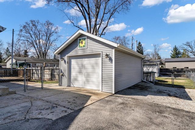 2420 Marshall SQUARE, Kansasville, WI 53139