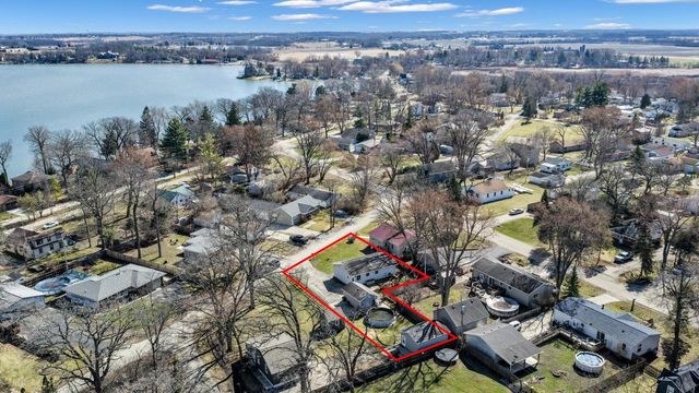 2420 Marshall SQUARE, Kansasville, WI 53139