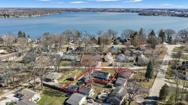 2420 Marshall SQUARE, Kansasville, WI 53139