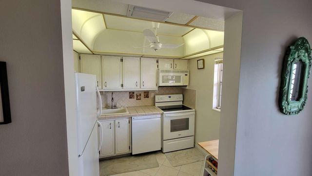 3001 NW 46TH Avenue 104, Lauderdale Lakes, FL 33313