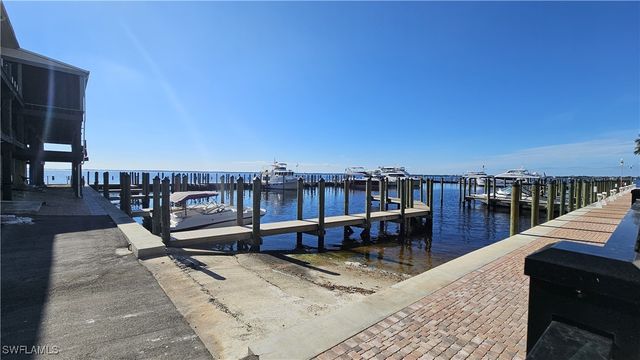 2350 W 1st ST 303, Fort Myers, FL 33901