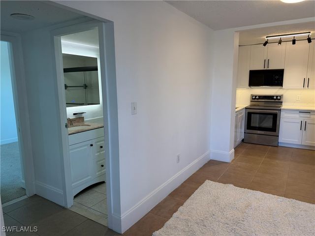 2350 W 1st ST 303, Fort Myers, FL 33901