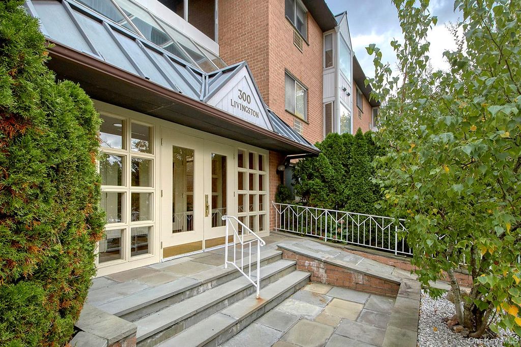 300 Livingston Avenue 2D, Mamaroneck, NY 10543