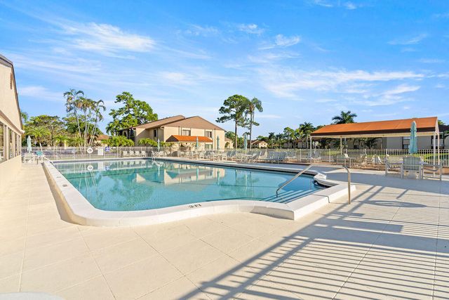 236 PINE HOV Circle D-2, Greenacres, FL 33463