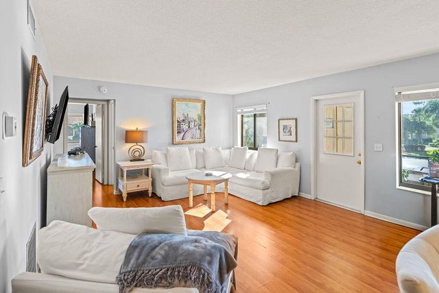 236 PINE HOV Circle D-2, Greenacres, FL 33463