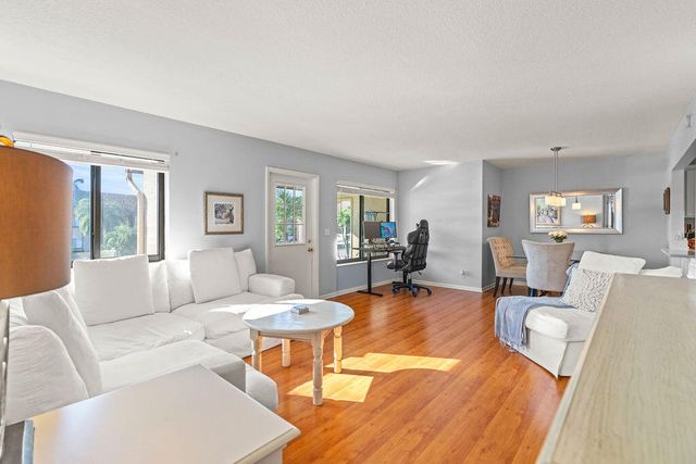 236 PINE HOV Circle D-2, Greenacres, FL 33463