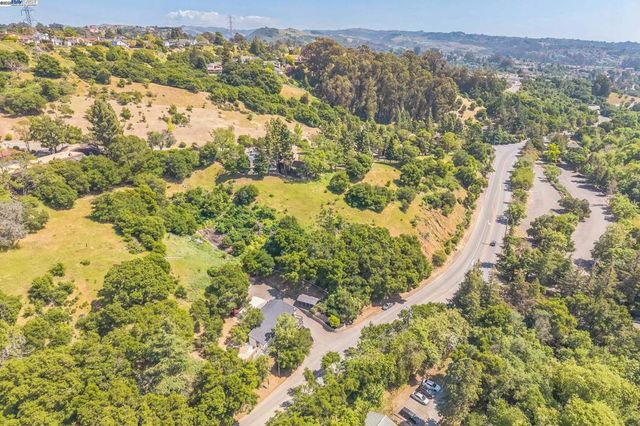 18698 Cull Canyon Rd, Castro Valley, CA 94552