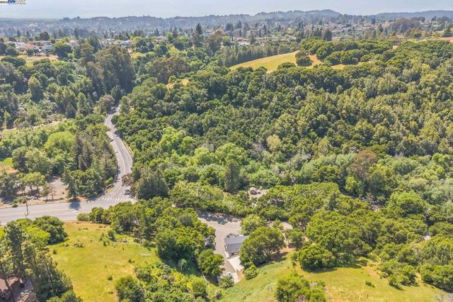 18698 Cull Canyon Rd, Castro Valley, CA 94552