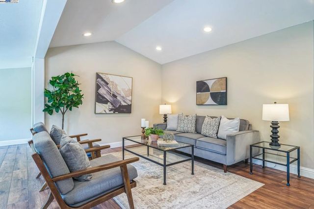 18698 Cull Canyon Rd, Castro Valley, CA 94552