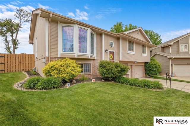 15432 Karloff Circle, Omaha, NE 68138