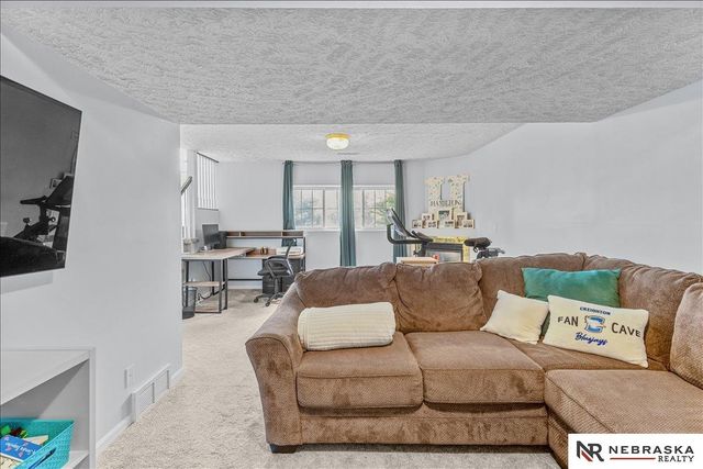 15432 Karloff Circle, Omaha, NE 68138