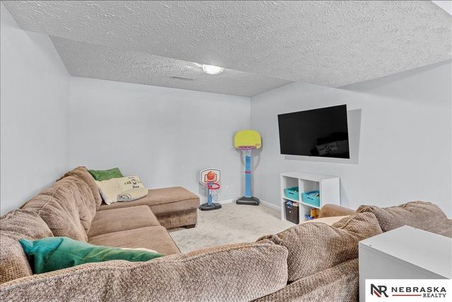 15432 Karloff Circle, Omaha, NE 68138