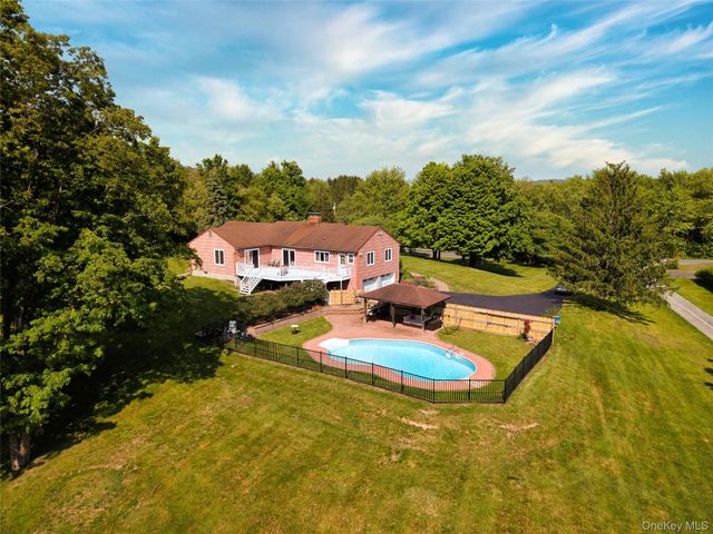 125 Smith Road, Pleasant Valley, NY 12569