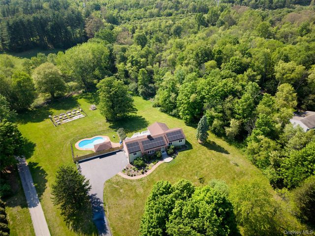 125 Smith Road, Pleasant Valley, NY 12569