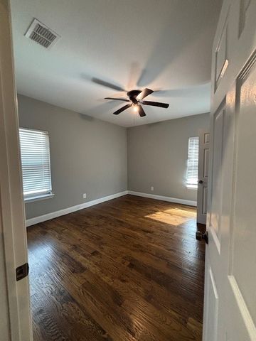 704 S Clinton Avenue, Dallas, TX 75208