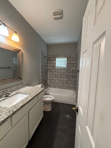 704 S Clinton Avenue, Dallas, TX 75208