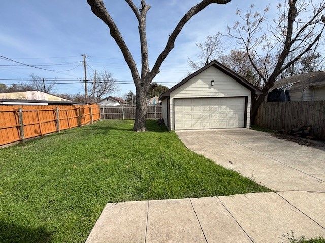 704 S Clinton Avenue, Dallas, TX 75208