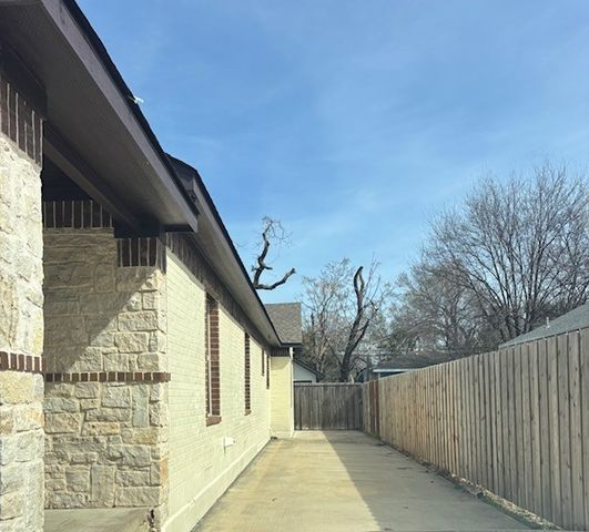 704 S Clinton Avenue, Dallas, TX 75208