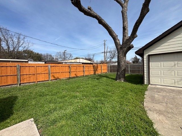 704 S Clinton Avenue, Dallas, TX 75208