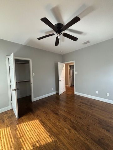 704 S Clinton Avenue, Dallas, TX 75208