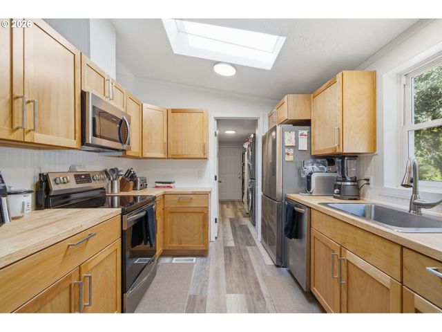30581 Se HIGHWAY 211, Eagle Creek, OR 97022