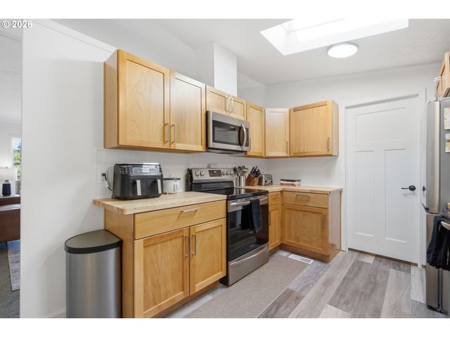 30581 Se HIGHWAY 211, Eagle Creek, OR 97022