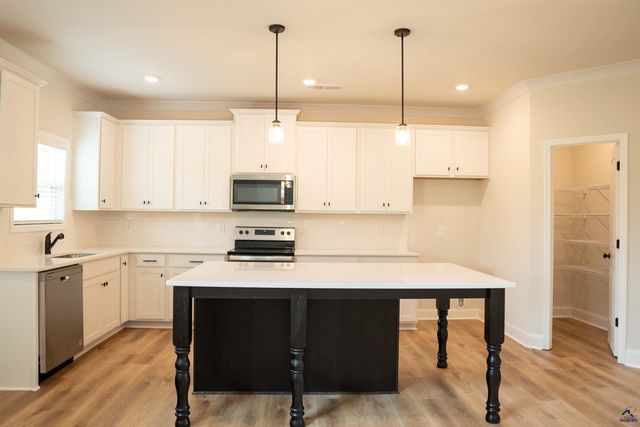 126 Bluecoat Trail, Byron, GA 31008