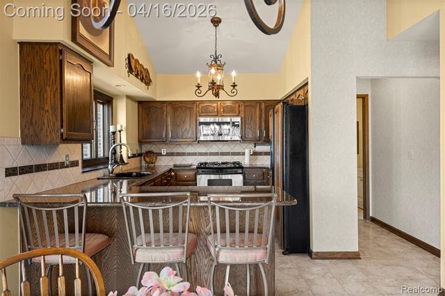 6482 Denton Court, Troy, MI 48098